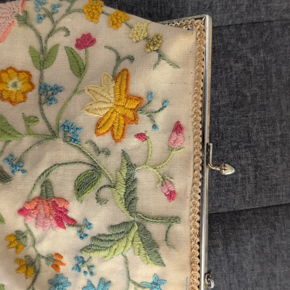 Vintage Jacobean Crewel Embroidered Linen Purse - Picture 3 of 6